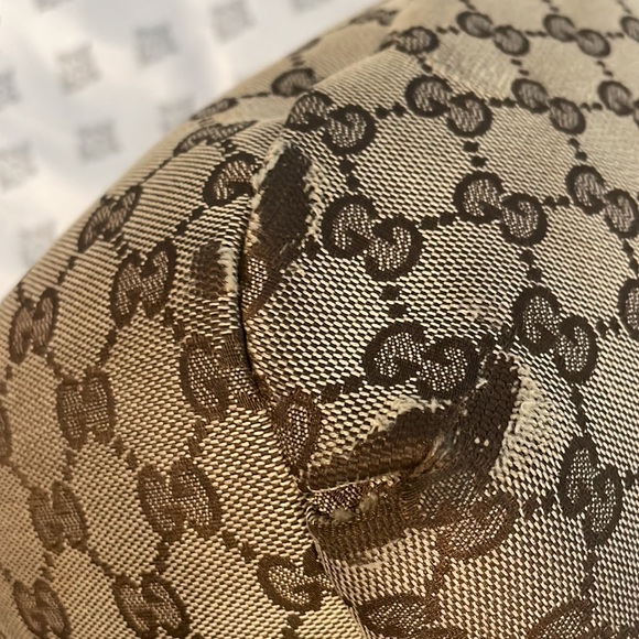Gucci canvas should bag. - Picture 6 of 16